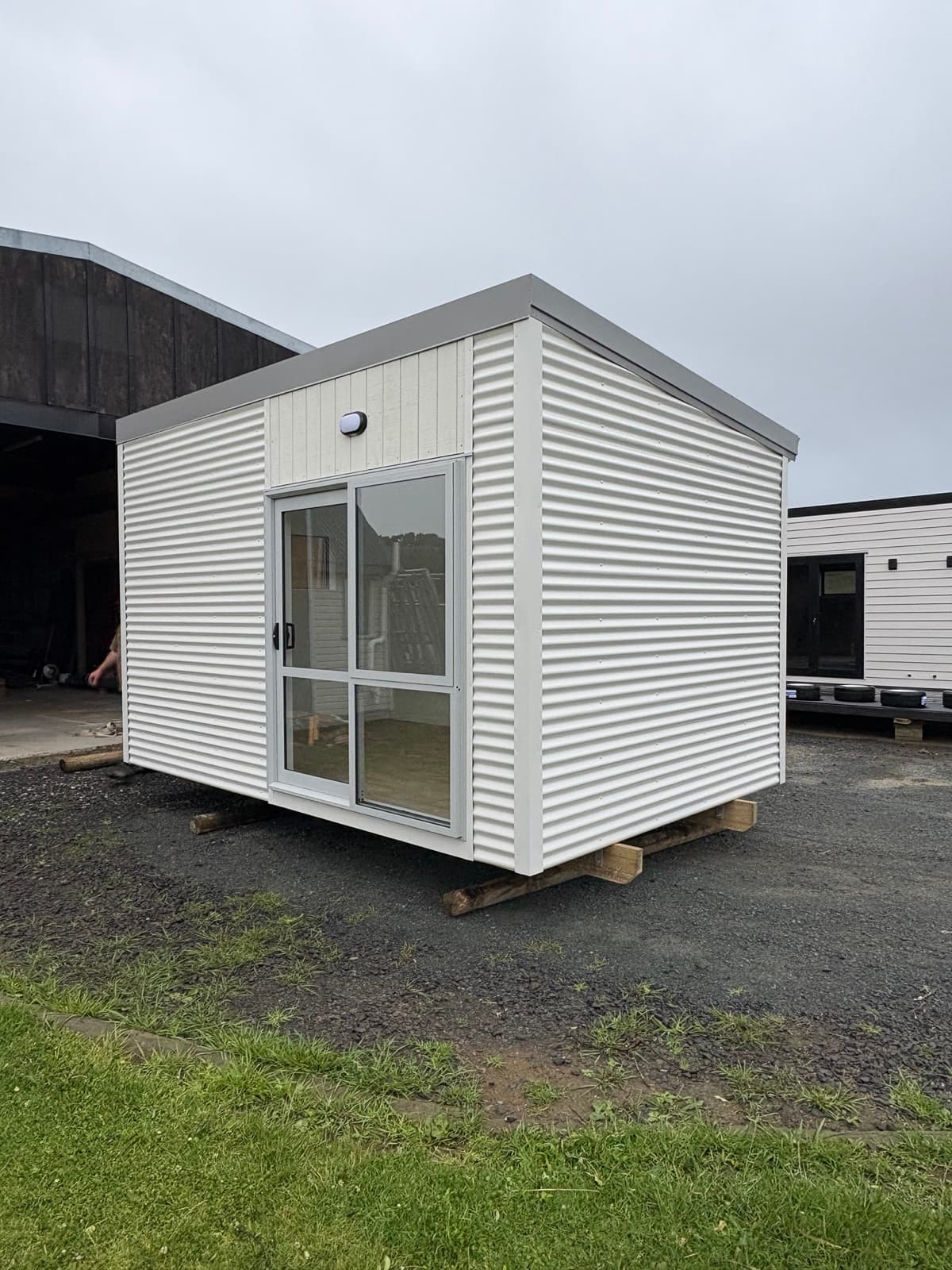 NZ-made 4.5x3 sleepout in white Colousteel
